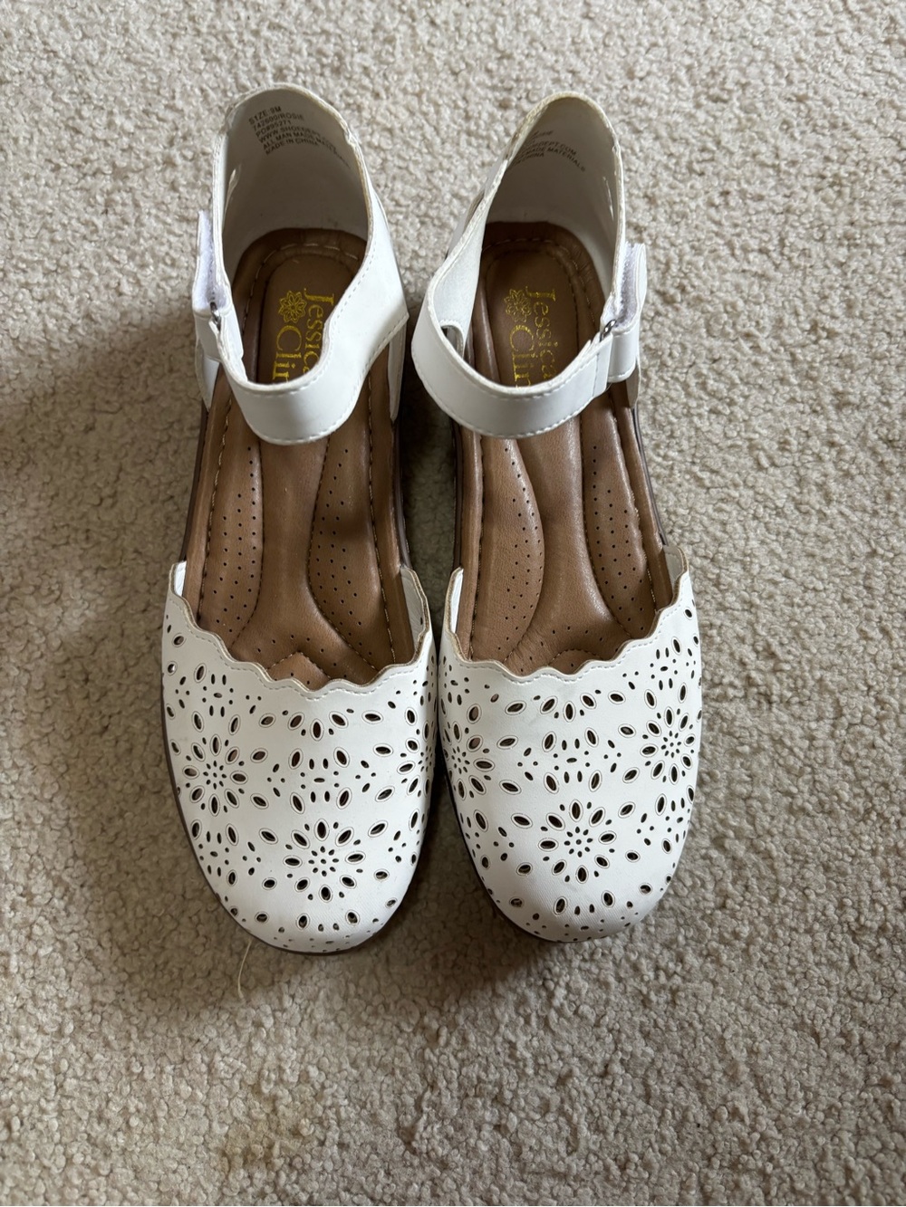 Jessica Cline Rosie White Perforated Flats Sz 9